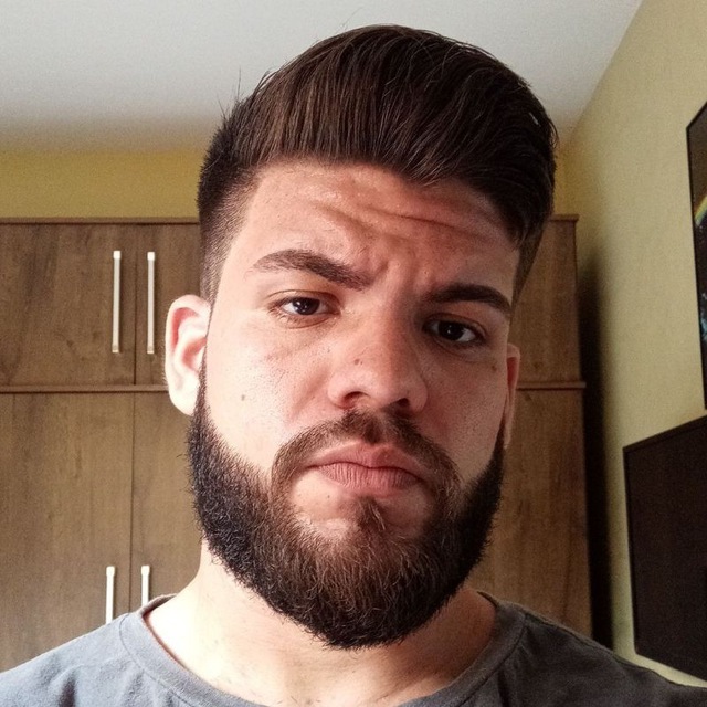 Ismael Johhny Marques Ferreira, homem de barba e topete