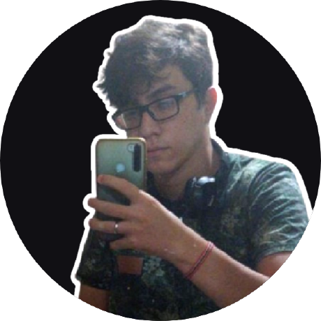 Christian, um rapaz branco de óculos, segurando seu celular e com um fone de ouvido em seu pescoço